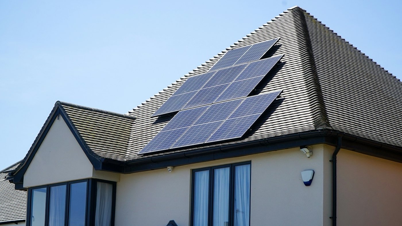 Rendement des panneaux solaires : l’effet de la saleté et de la toiture
